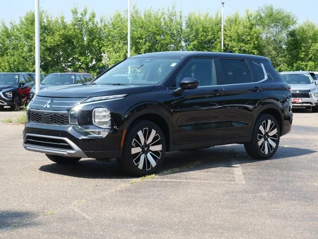 Used 2025 Mitsubishi Outlander SE with VIN JA4J4VA84SZ043291 for sale in White Bear Lake, Minnesota