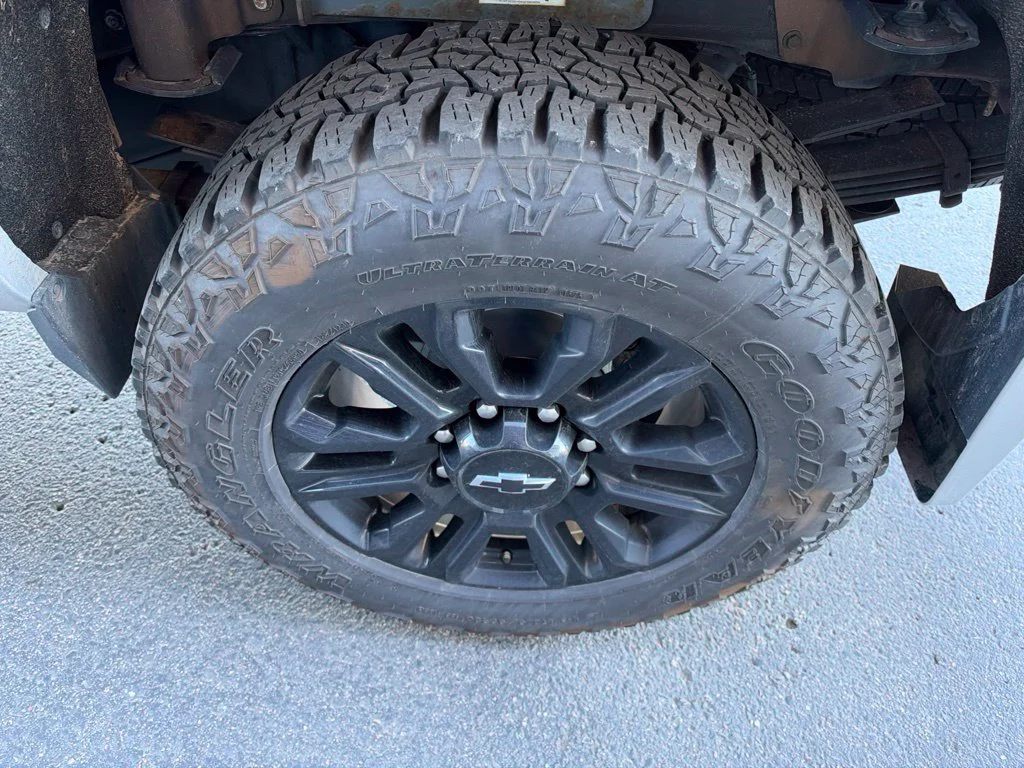 Used 2015 Silver Chevrolet LTZ image 7