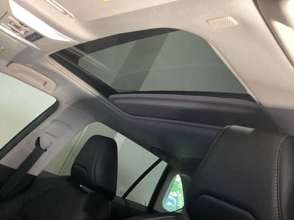 Certified Used 2025  Toyota Limited image 3