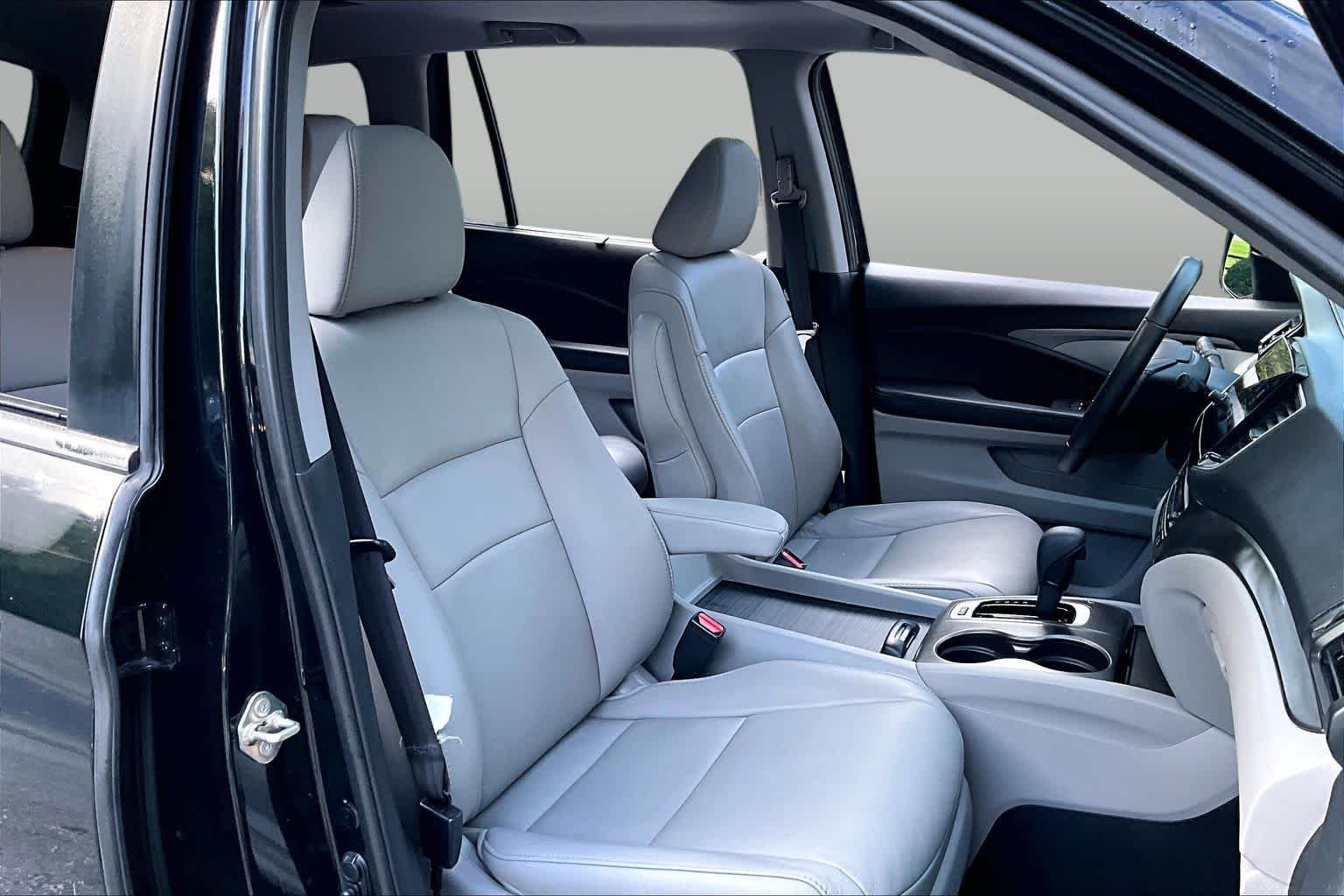 Used 2019 Crystal Black Pearl Honda EX-L image 9