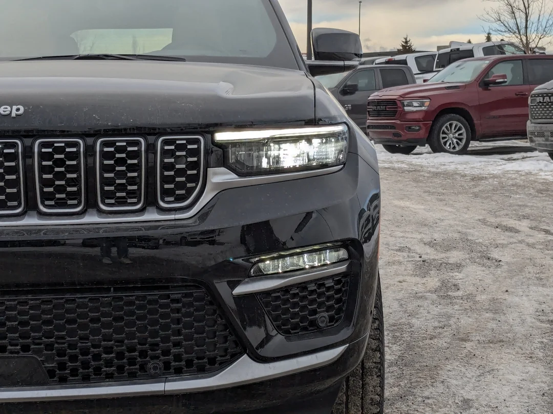 New 2025 Black Jeep Summit Reserve - - 4x4 - Panoramic Sunroof - Palermo Leather - McIntosh Audio & More! image 10