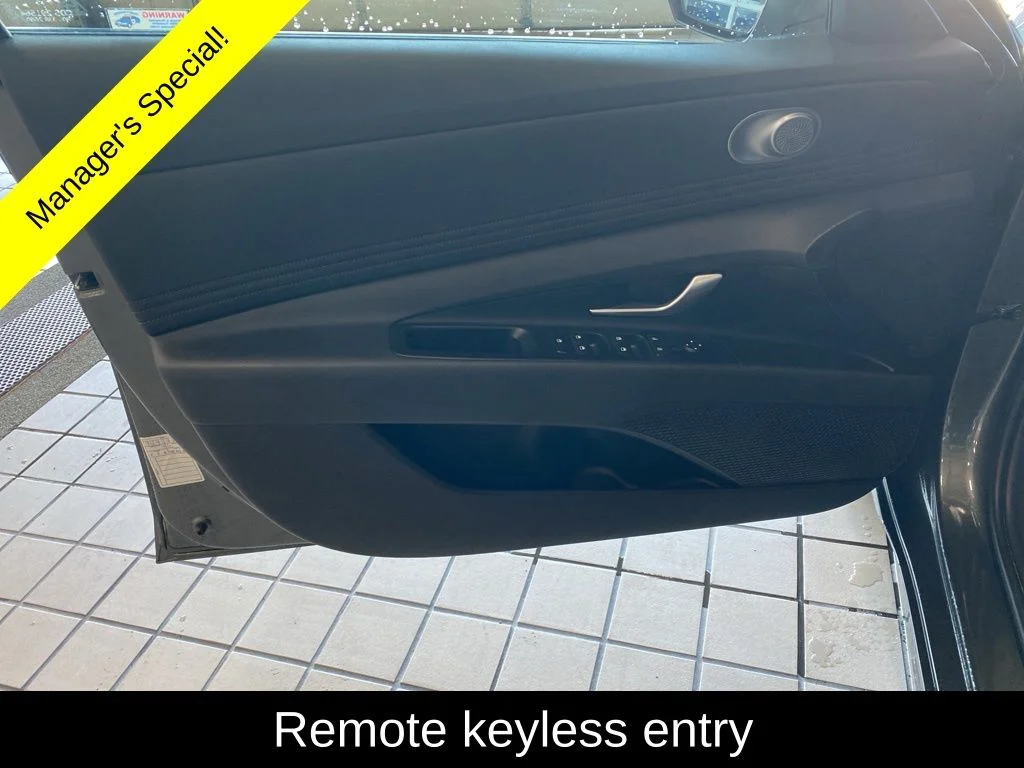 Used 2025 Gray Hyundai SEL Convenience image 11