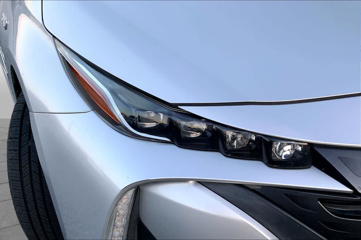 Used 2021 Classic Silver Metallic Toyota XLE image 26