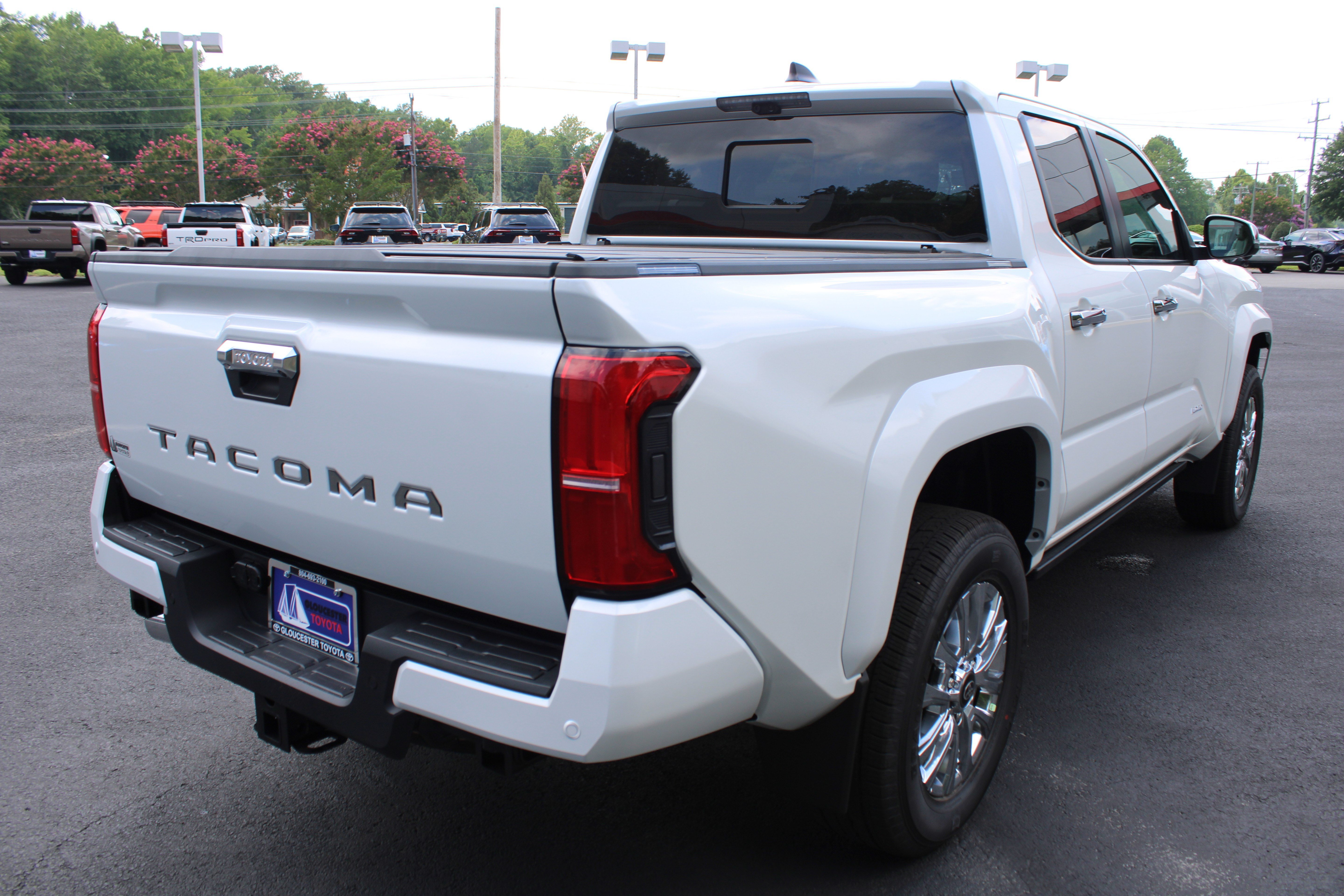 New 2026 Wind Chill Pearl <sup>1</sup> Toyota  Limited image 5