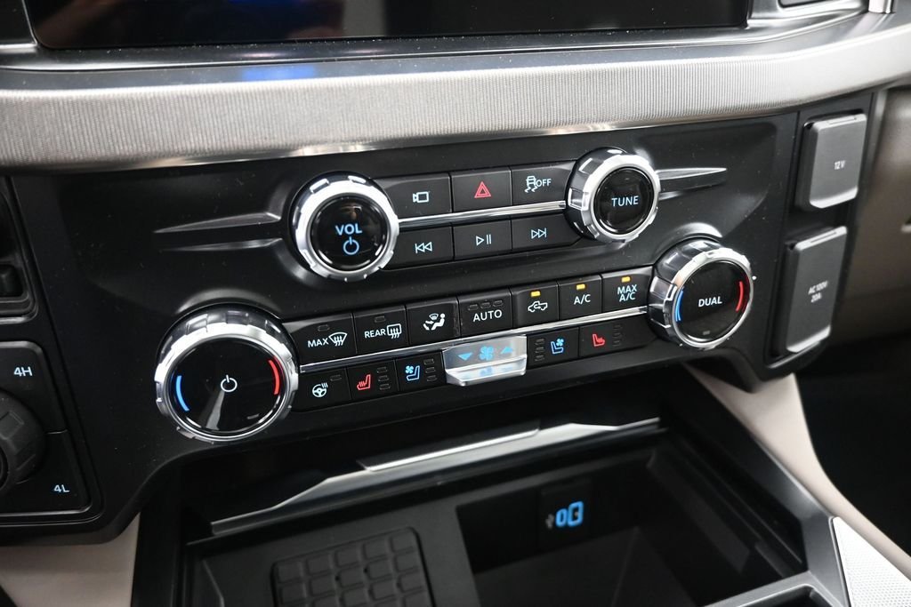 New 2026 Star White Metallic Tri-Coat Ford Platinum image 16