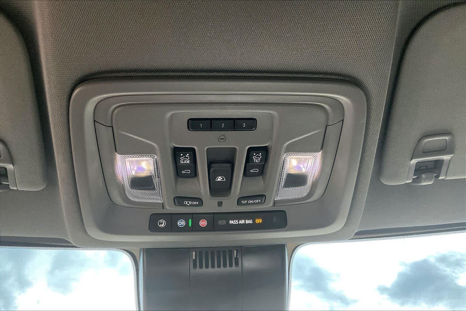 Used 2025 Sterling Metallic GMC Elevation image 33