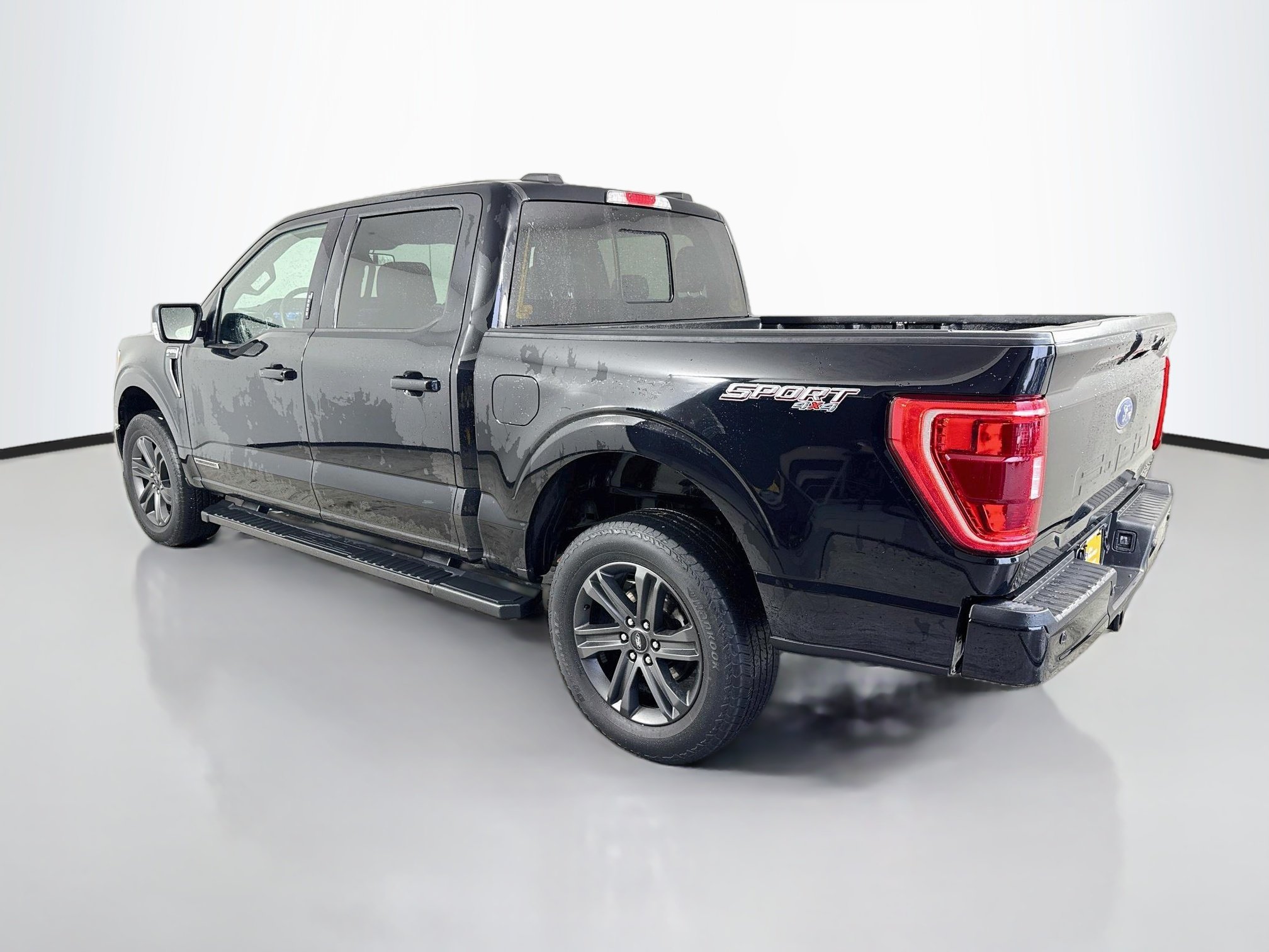 Used 2023 Agate Black Metallic Ford XLT image 5