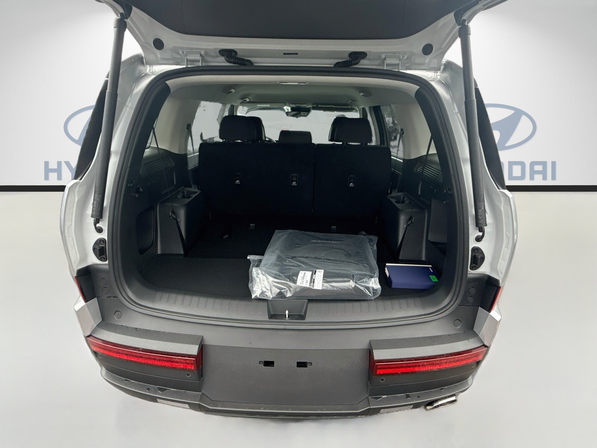 New 2027 Shimmering Silver Hyundai SE FWD image 42