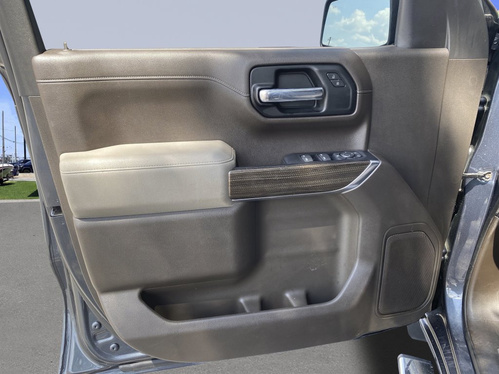 Used 2020 Shadow Gray Metallic Chevrolet LT image 17
