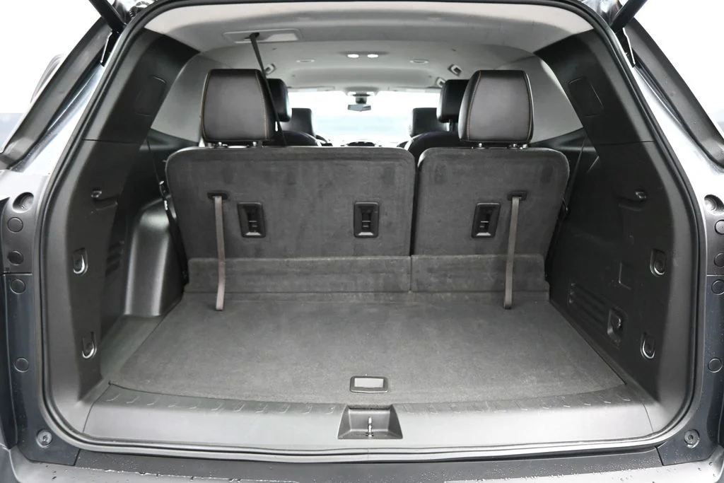 Used 2019 Gray Chevrolet RS image 27