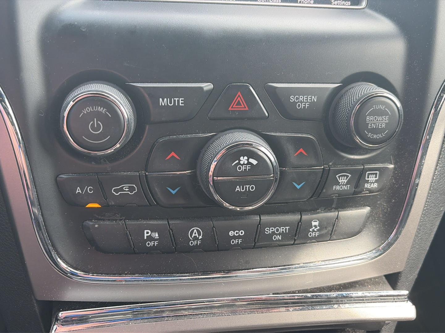 Used 2019 Bright White Clearcoat Jeep Laredo E image 11