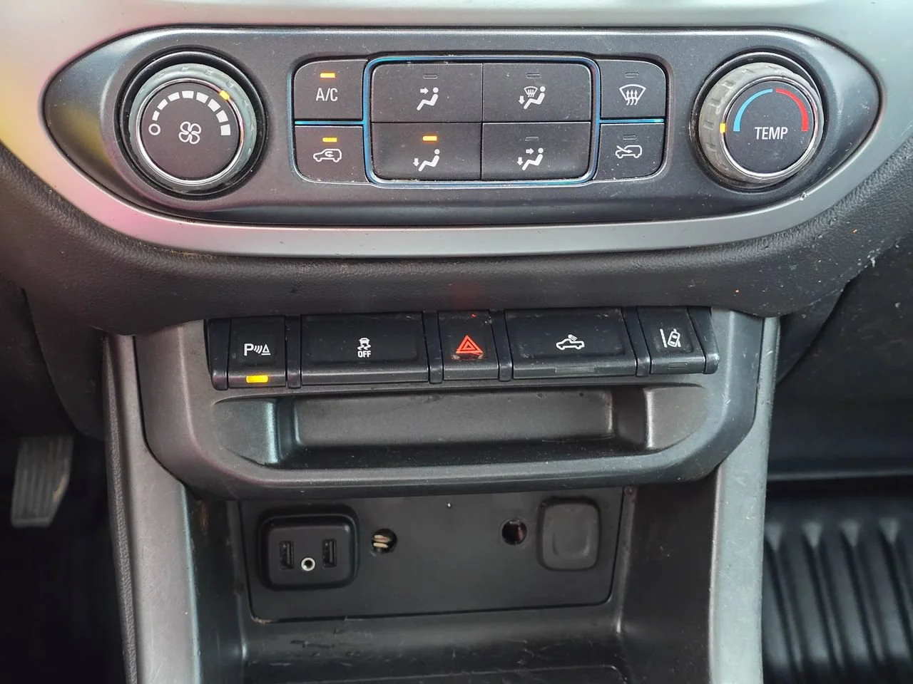 Used 2022 Summit White Chevrolet LT image 17