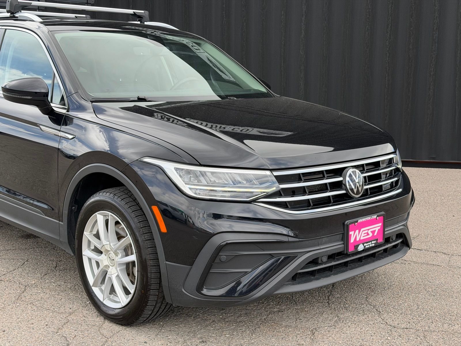 View vehicle photo 3