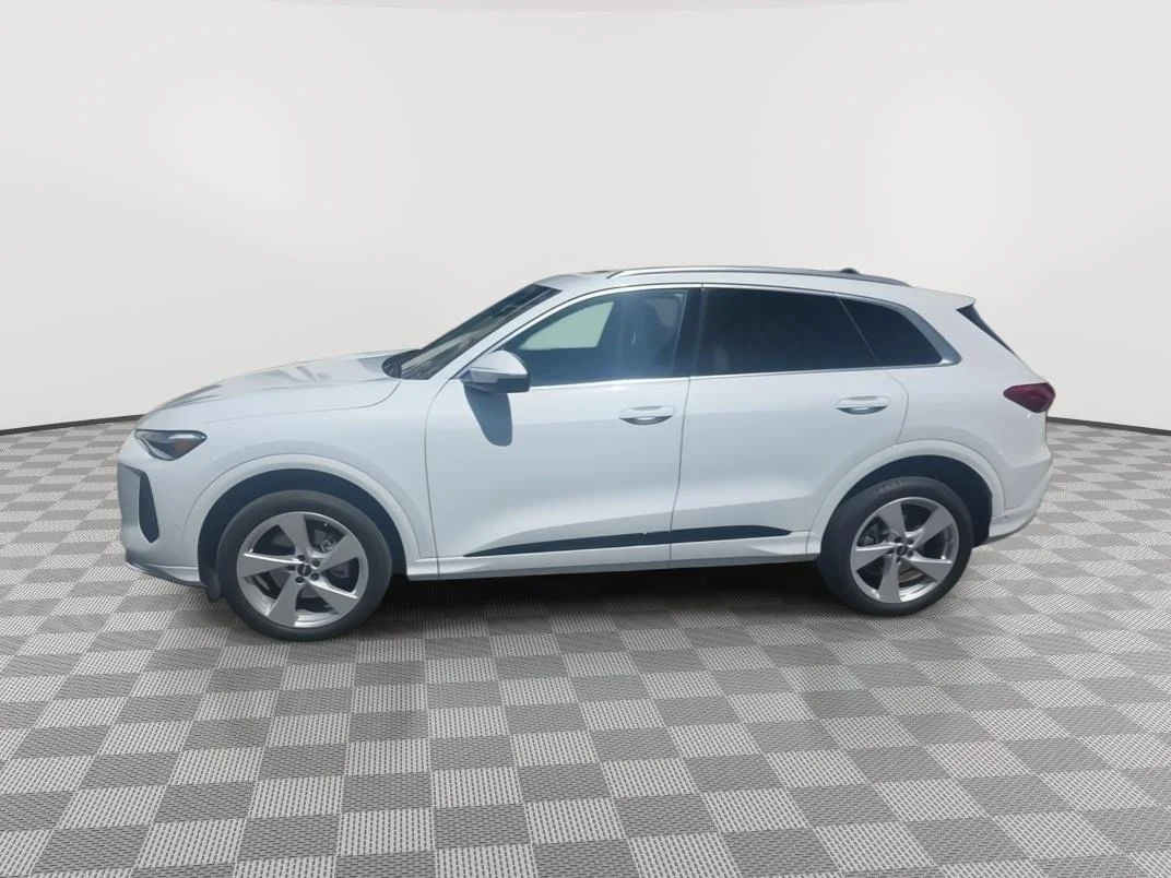 Used 2025  Audi Premium Plus image 2