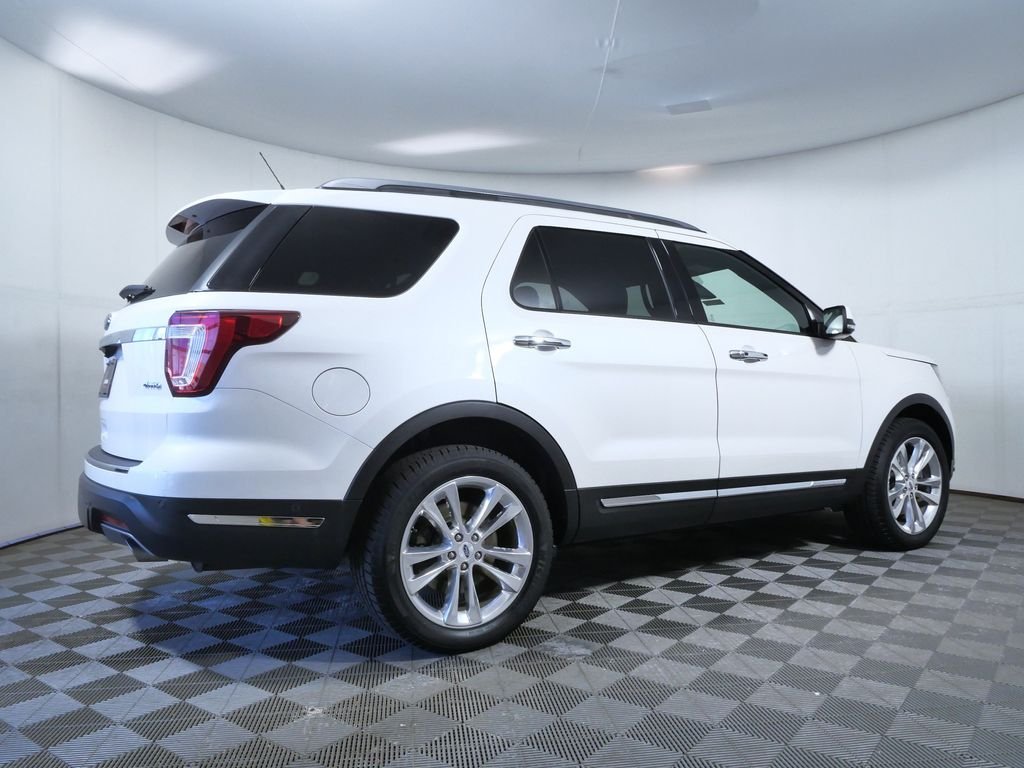 Used 2018 White Ford Limited image 1