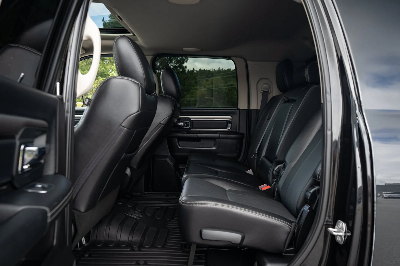 Used 2018 Black Ram Laramie image 19