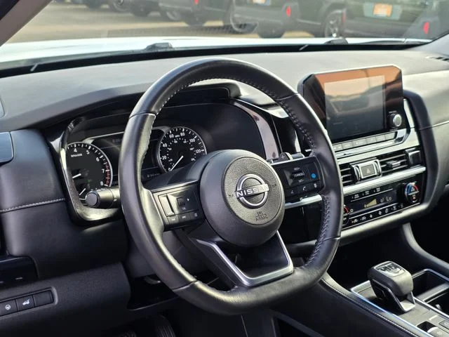 2025 Nissan Pathfinder SV - Photo 12