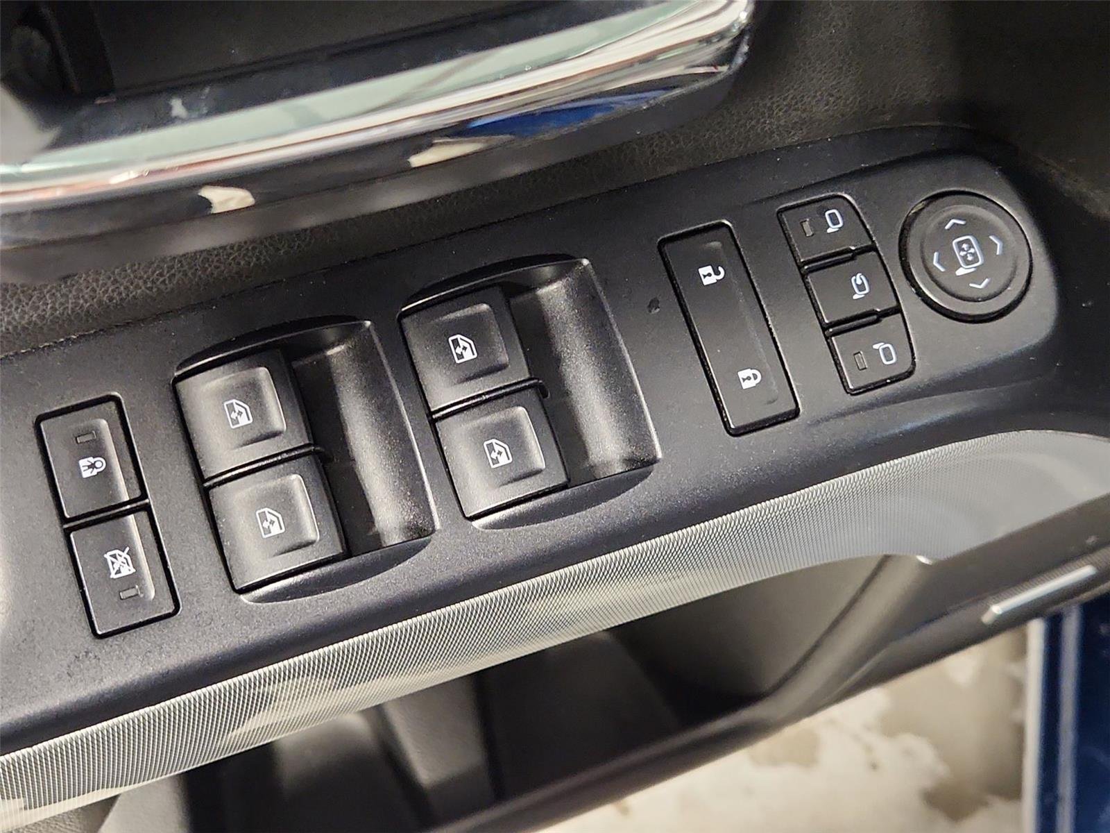 Used 2016 DEEP OCEAN BLUE METALLIC Chevrolet LTZ image 21