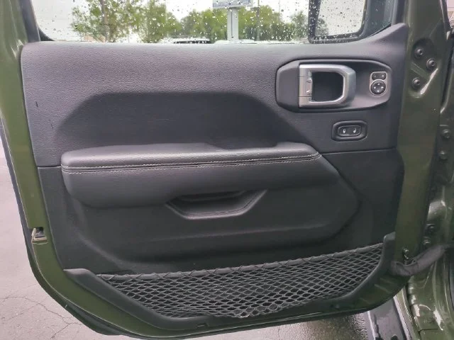 Used 2021 Green Jeep Rubicon image 12