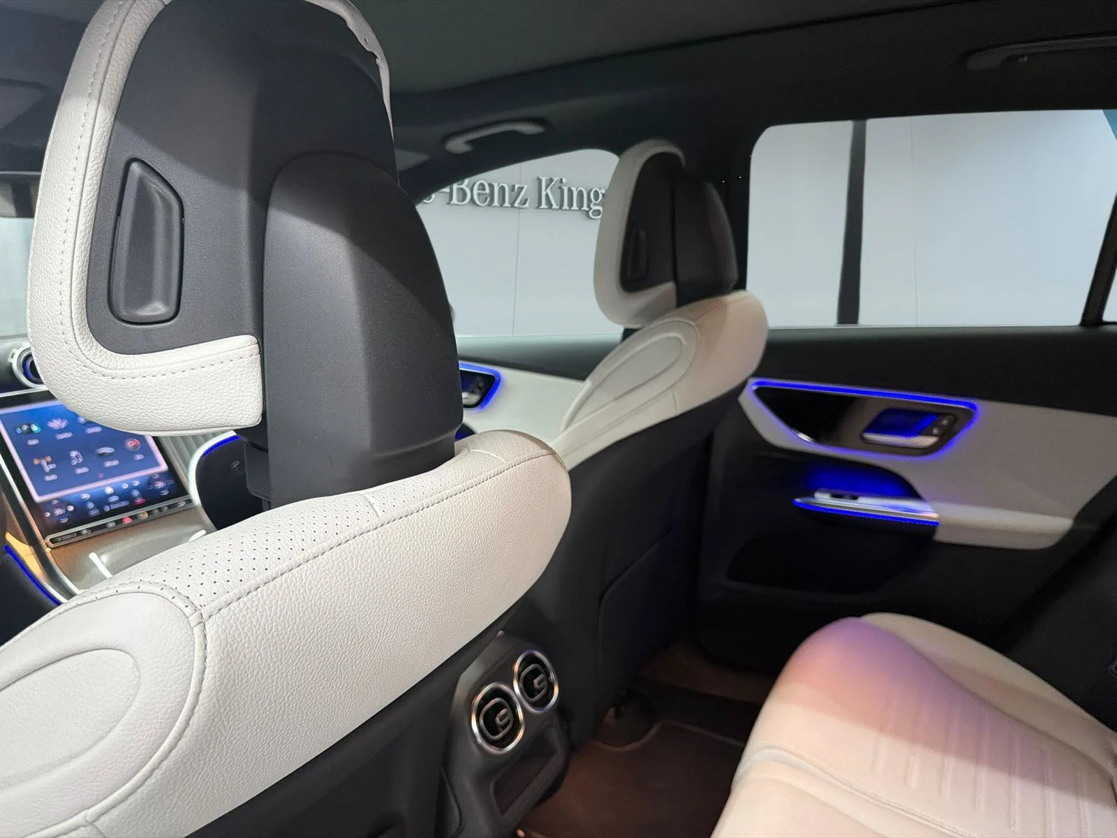 Used 2023 Grey Mercedes-Benz GLC 300 image 23