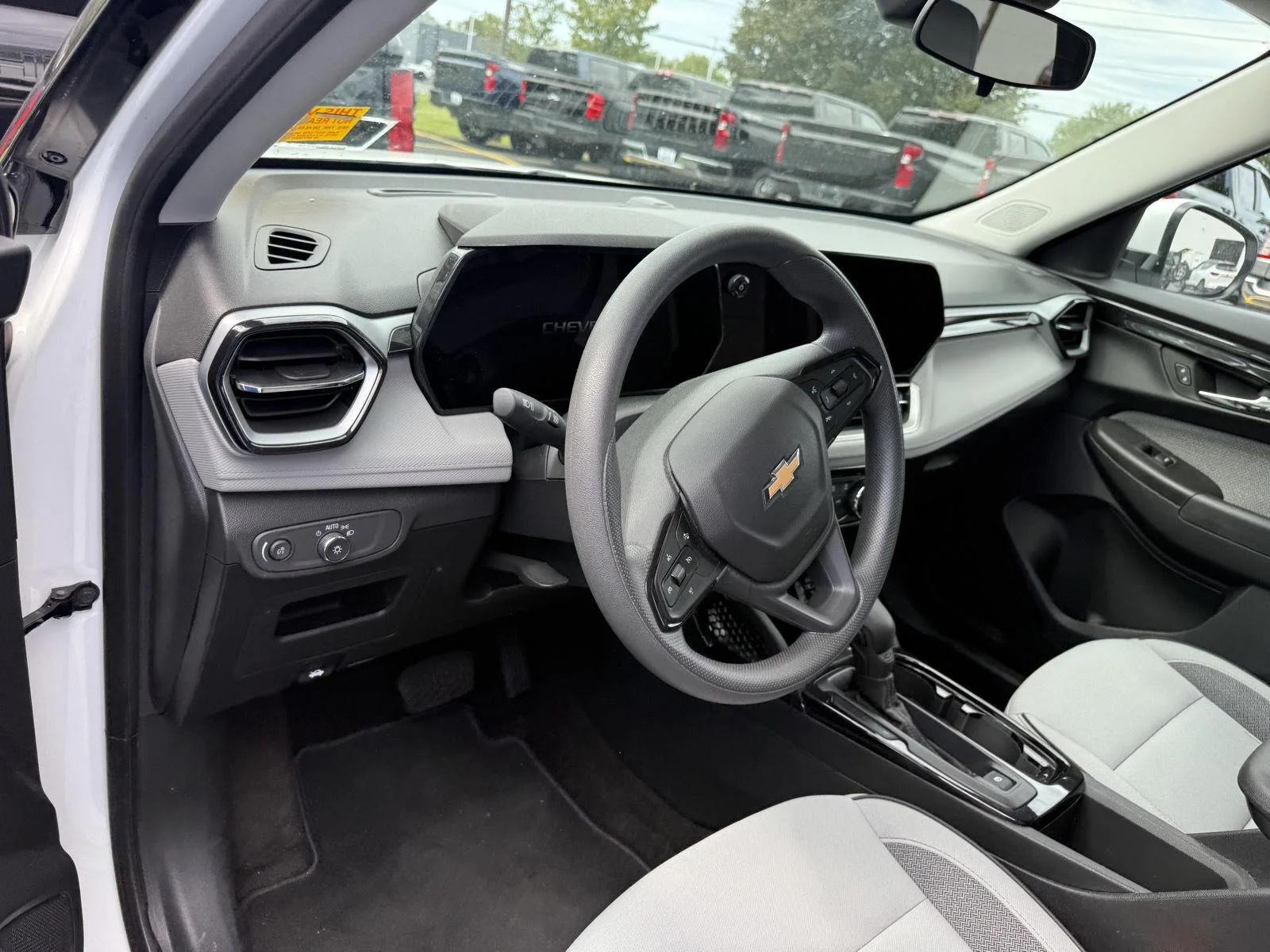Used 2024 Summit White Chevrolet LT image 7