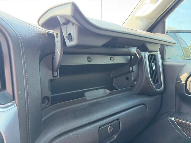 Used 2020 Black GMC SLE image 23
