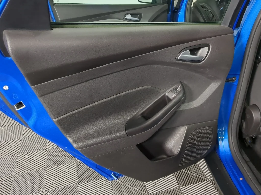 Used 2014 blue Ford SE image 14