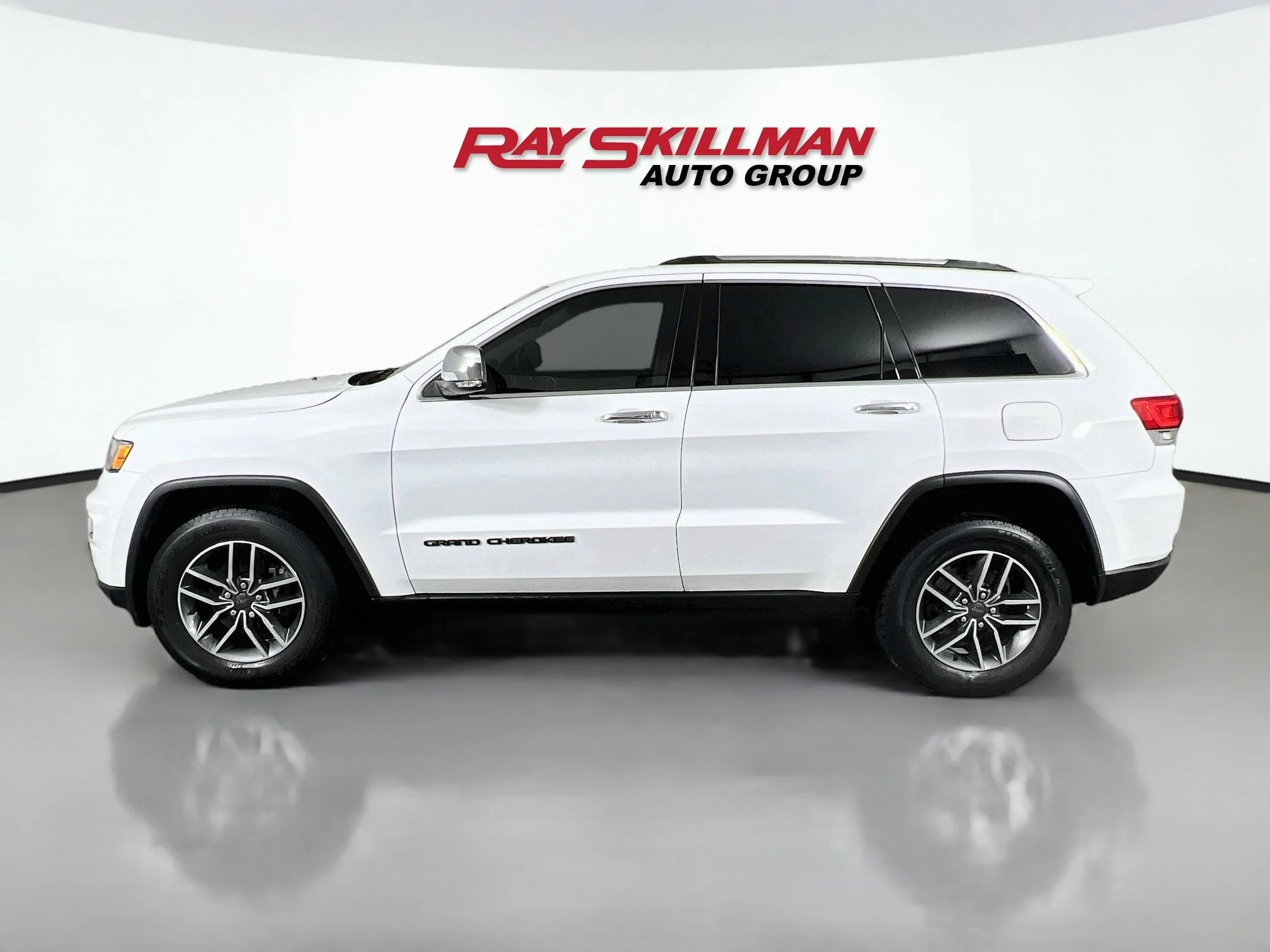 Used 2019 Bright White Clearcoat Jeep LIMITED image 4
