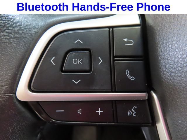 Used 2023 White Toyota XLE image 21