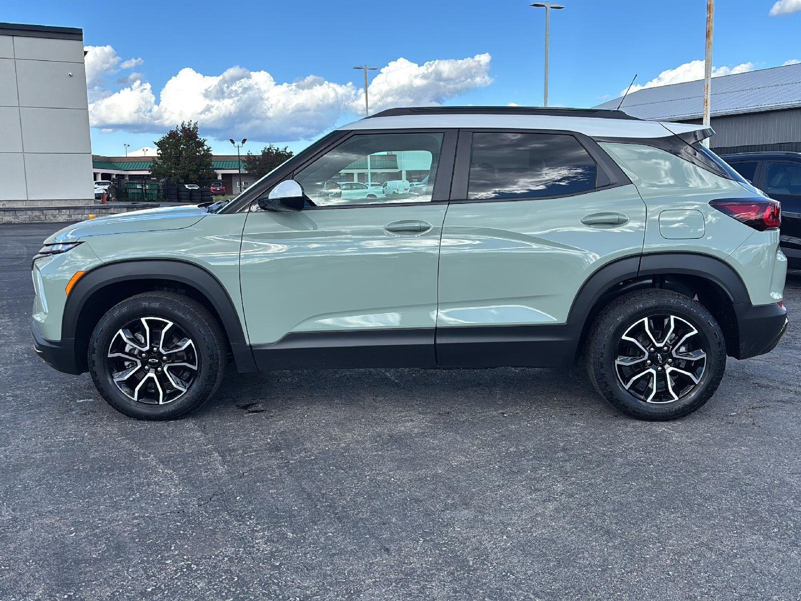 Used 2024 Cacti Green Chevrolet ACTIV image 6