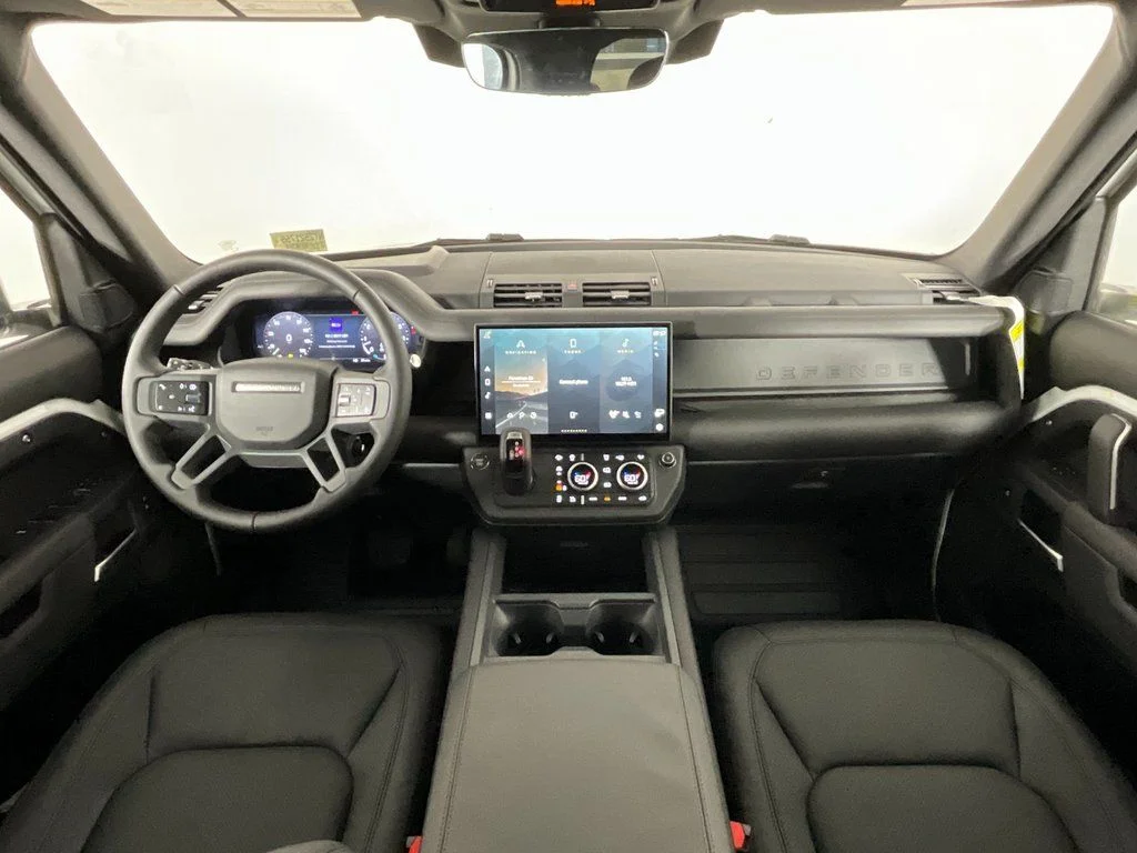New 2026 Fuji White Land Rover X-Dynamic SE image 4