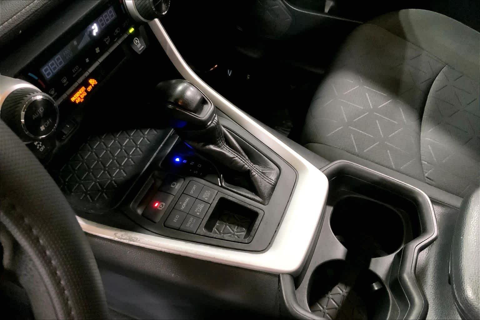 Used 2020 Midnight Black Metallic Toyota XLE image 17