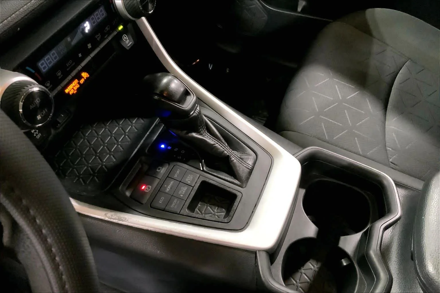 Used 2020 Midnight Black Metallic Toyota XLE image 17