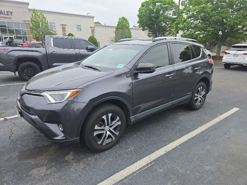 Used 2017  Toyota LE image 6