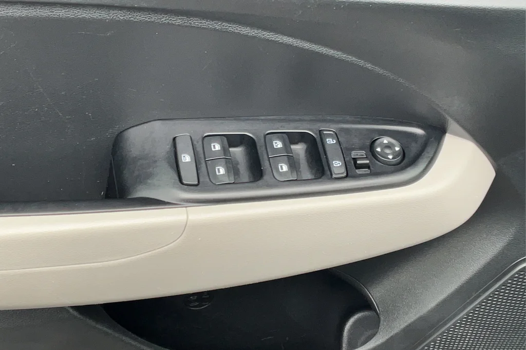 2025 Hyundai Venue SEL - Photo 31