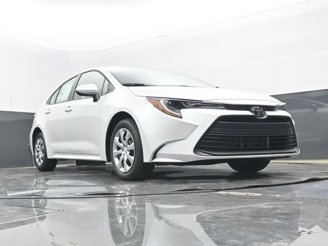 Used 2025 Wind Chill Pearl Toyota LE image 22