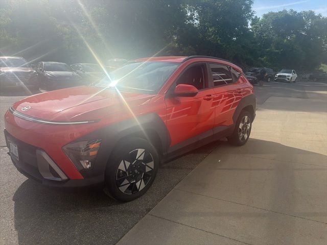 Used 2024 Orange Hyundai SEL image 3