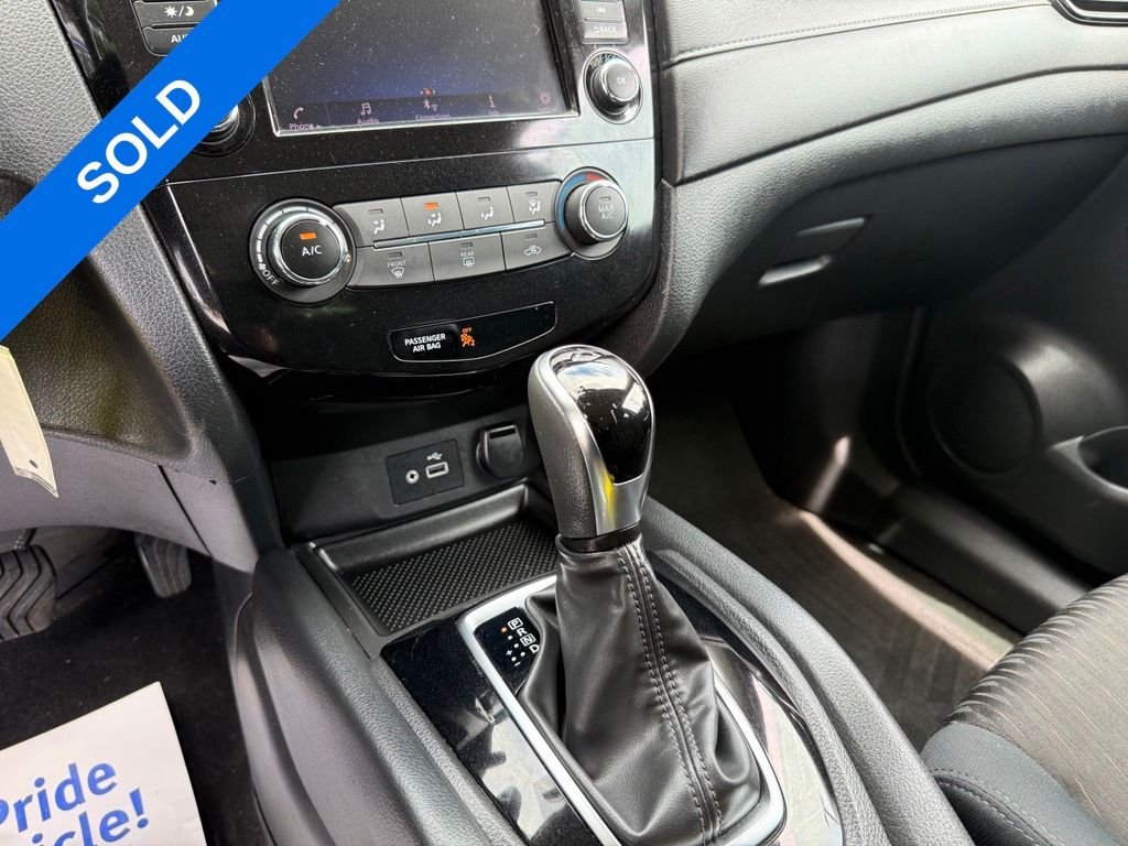 Used 2018 Caspian Blue Nissan S image 15