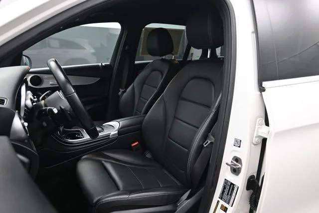 Used 2022 White Mercedes-Benz GLC 300 image 5