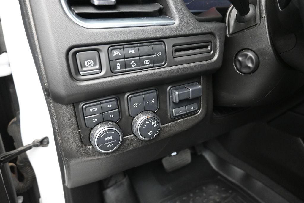 Used 2022 White Chevrolet Z71 image 13
