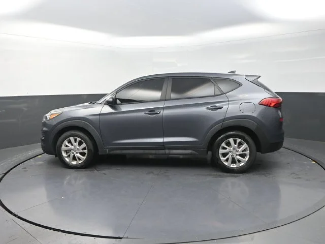 Used 2021 Gray Hyundai SE image 4