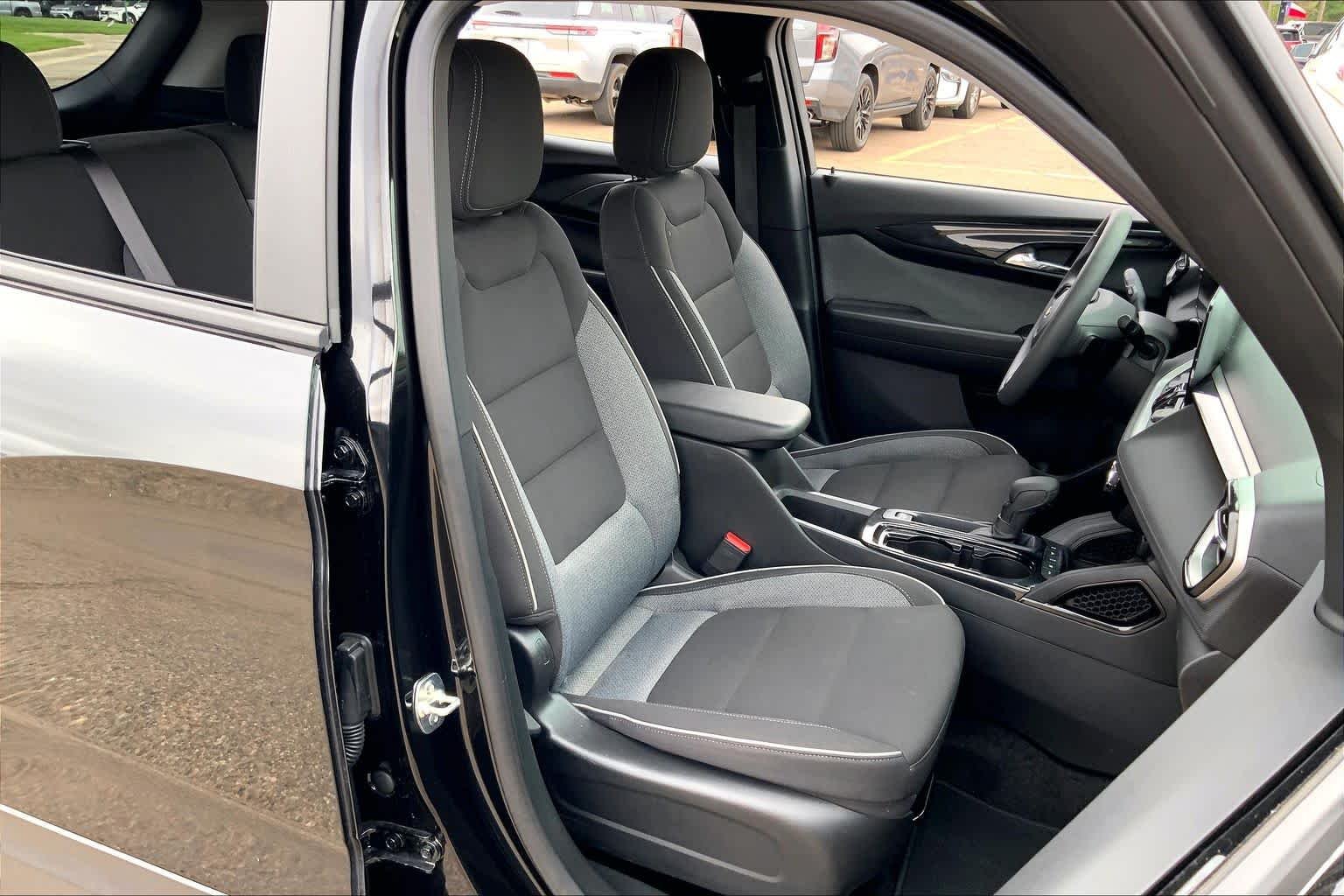 Used 2025 Mosaic Black Metallic Chevrolet LT image 9