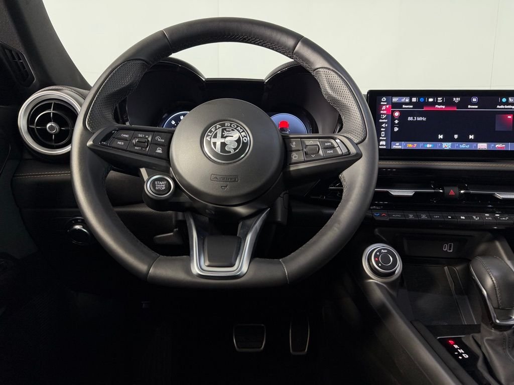 Used 2025 White Alfa Romeo Base image 13
