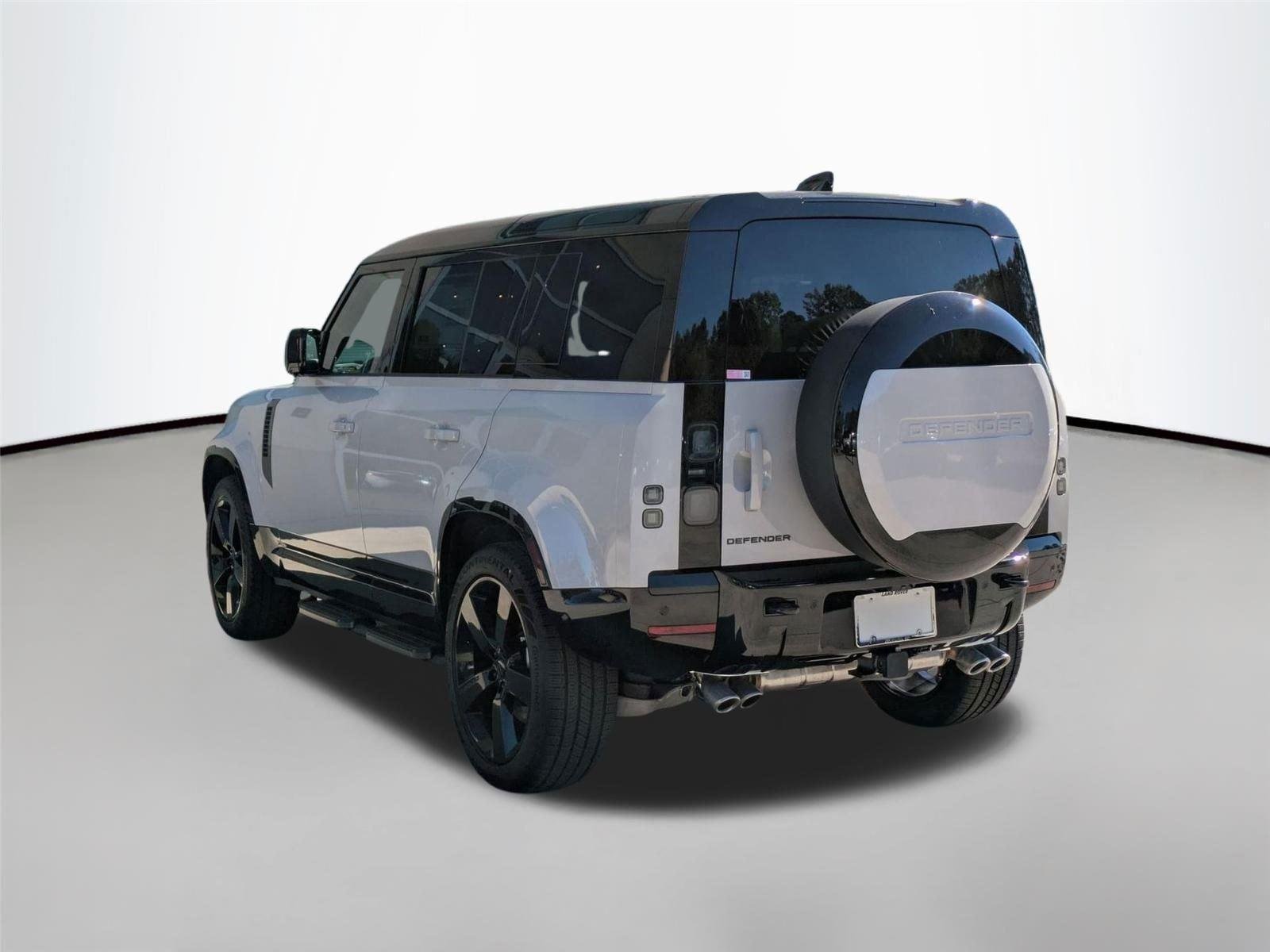Used 2026 Borasco Grey Metallic Land Rover X-Dynamic SE image 7
