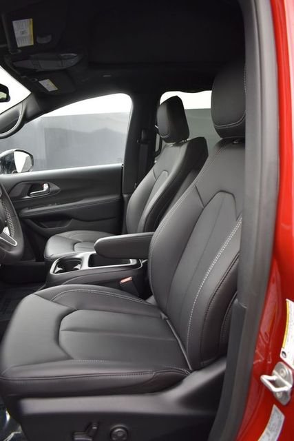 2026 Chrysler Pacifica Select - Photo 7