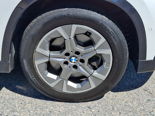 Used 2023 White BMW xDrive28i image 11