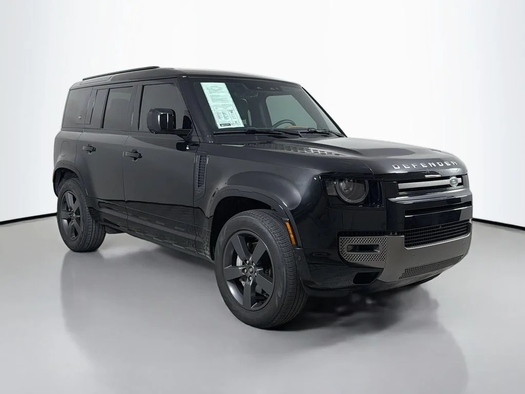 Used 2024 Black Land Rover X-Dynamic SE image 3