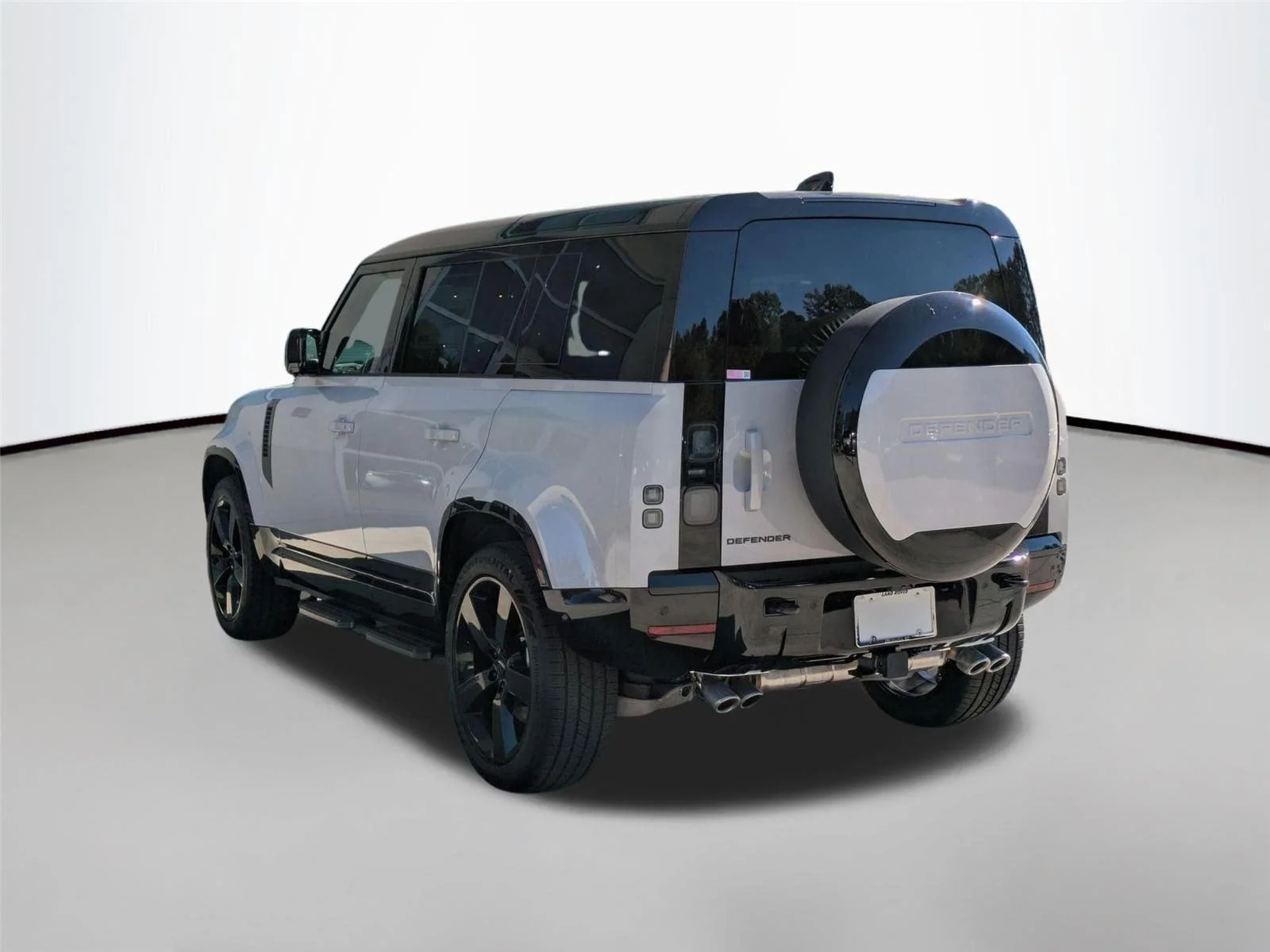 Used 2026 Borasco Grey Metallic Land Rover X-Dynamic SE image 7