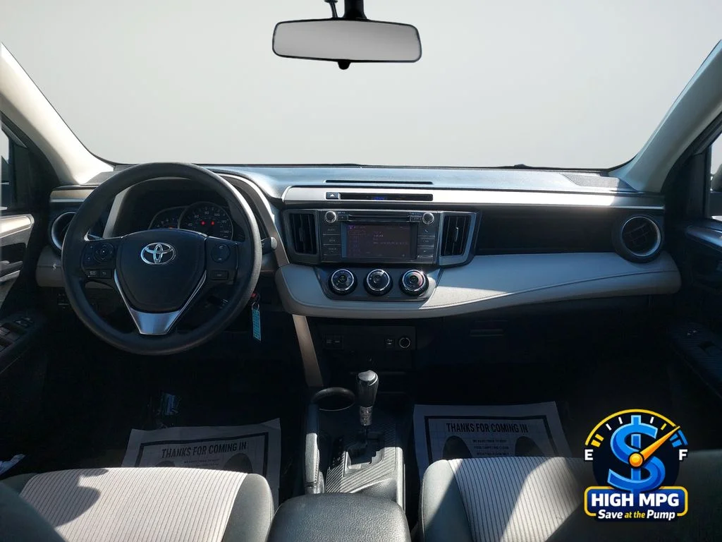 Used 2013 Silver Toyota LE image 27
