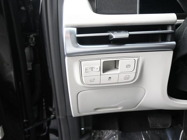 Used 2025 Gray Hyundai SEL Convenience image 17